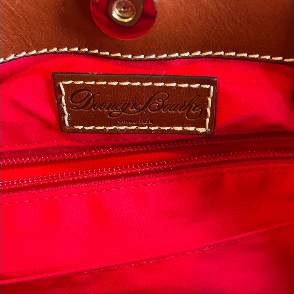Gorgeous Dooney and Bourke bag - Picture 6 of 8